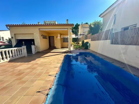 Chalet en calle Lluis Domenech I Montaner