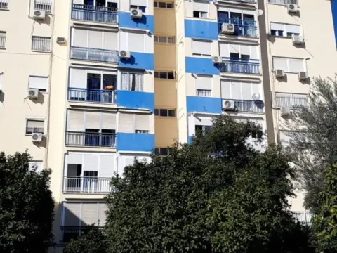 Piso en Parque Alcosa-Jardines del Edén