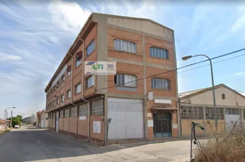 Industrial building in Camino Pinos