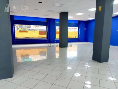 Local comercial en Delicias-Prosperidad-Rollo-Puente Ladrillo