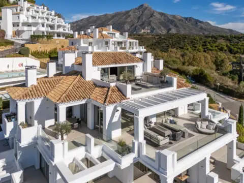 Ático en Los Naranjos-Las Brisas