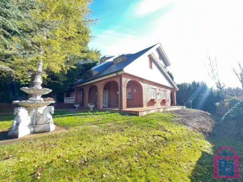 Chalet en Urbanización El Montico
