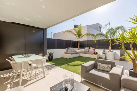 Casa en calle Rosa Chacel Escritora, nº 3