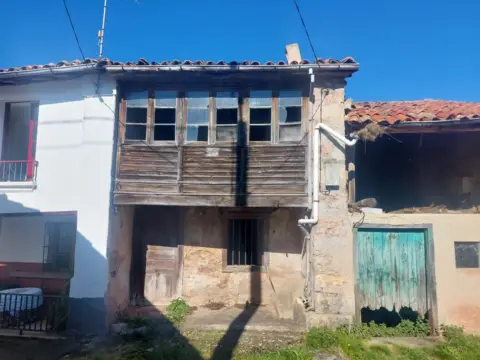 Casa en calle Ceyanes, nº Sn