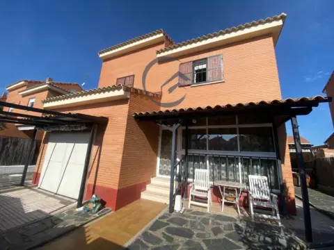 Chalet en Moraleja de Enmedio