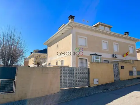Casa adosada en calle Virgen de la Antigua