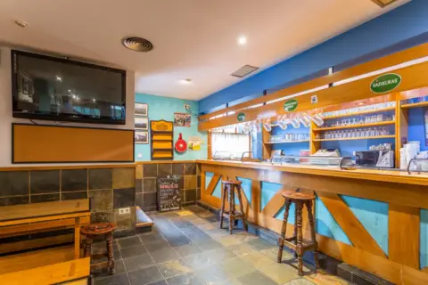 Local comercial en calle Concejo Señorio Etxalaz