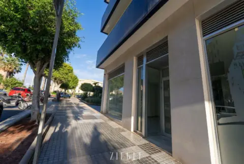 Local comercial en Avenida Pintor Felo Monzón, 27