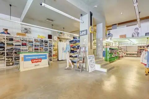 Local comercial en Ensanches - Zabalguneak