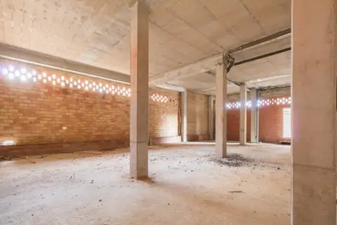 Local comercial en calle de las Bardenas Reales, 22