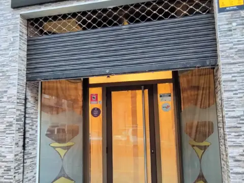 Local comercial en calle del Poeta Caballero de la Rosa, 7