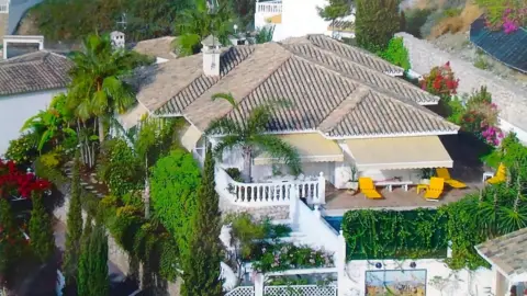 Chalet en Urbanización Calahonda-Golf-Riviera del Sol-Miraflores