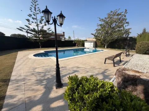 Chalet en Carrer de la Tórtora