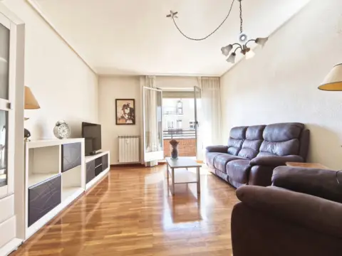 Piso en Universidad-Los Lirios