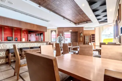 Local comercial en calle del Pozo, 1