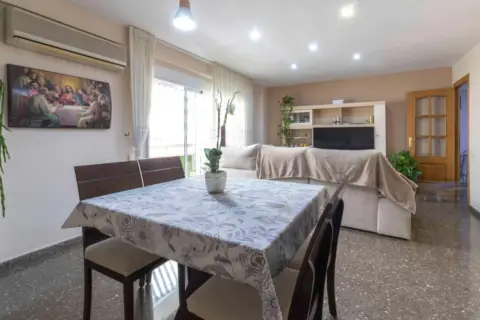 Piso en calle Plaza Melchor Hoyos Perez