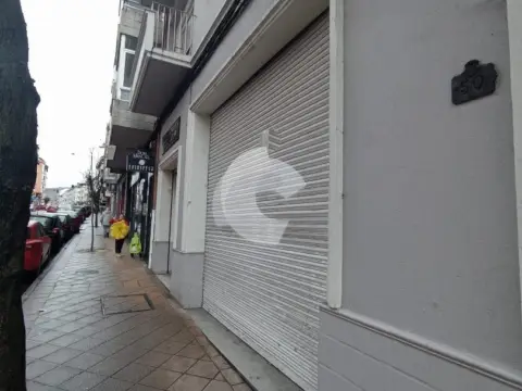 Local comercial en Avenida de Santiago