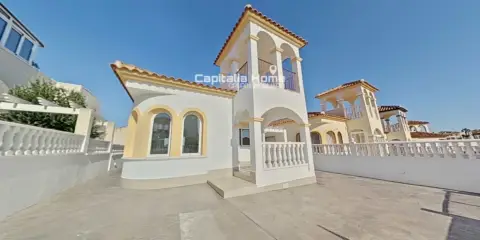 Chalet en Carrer Países Bajos, 25