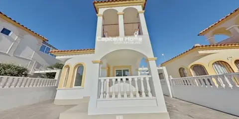 Chalet en Carrer Países Bajos, 25