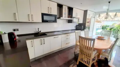 Casa en calle Villajoyosa, 2