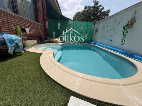 Casa adosada en Villares de la Reina