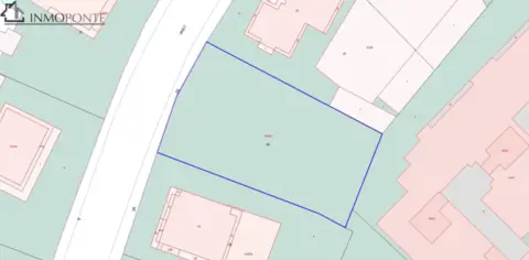 Terreno en calle del Reino Unido
