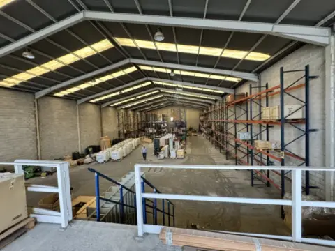 Nave industrial en calle Poligono Las Peñas