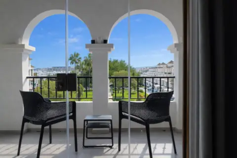 Apartamento en Urbanización El Hacho-La Duquesa Golf