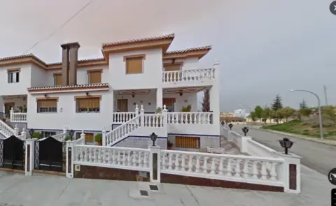 Casa pareada en calle Mendez