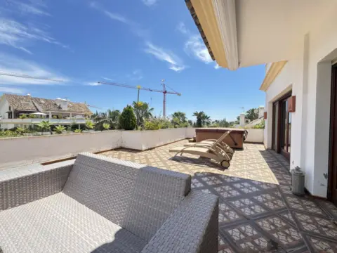 Ático en Lomas de Marbella Club-Puente Romano