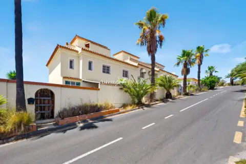 Casa pareada en calle Tinguafaya, 23