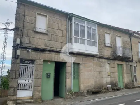 Casa adosada en Parada de Amoeiro