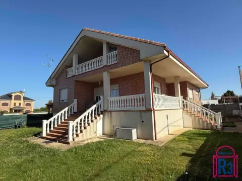 Chalet en calle del Río Porma