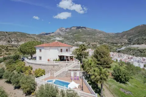 Casa en Cerca de Tiendas, Cerca de Supermercados, Cerca del Centro, Campo, Acceso Fácil, Zona de Montaña, Pu