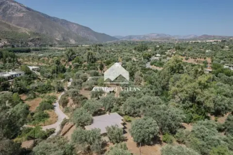 Casa en Cerca de Parada de Autobús, Cerca de Iglesia, Cerca del Bosque, Cerca de Hotel, Cerca de Mezquita, C