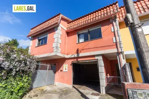 Casa adosada en calle Rúa Pentés