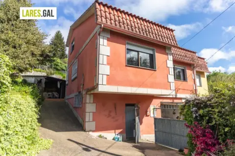 Casa adosada en calle Rúa Pentés