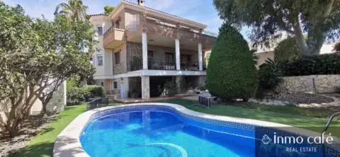 Chalet en calle de los Almendros, 31