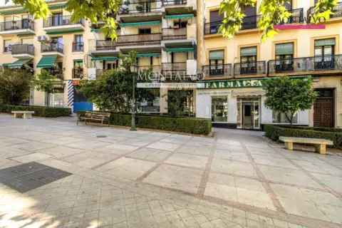 Local comercial en calle Bajada de San Ildefonso, 26