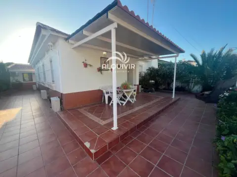 Casa pareada en calle Sector I