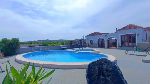 Chalet en Jacarilla
