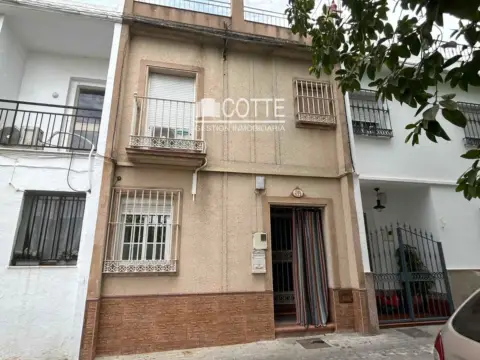 Casa en calle de Ronda, 73
