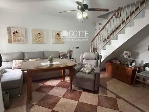 Casa en calle de Ronda, 73