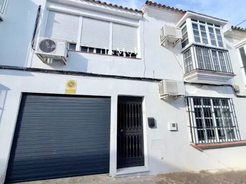 Casa adosada en calle de Rosalía de Castro