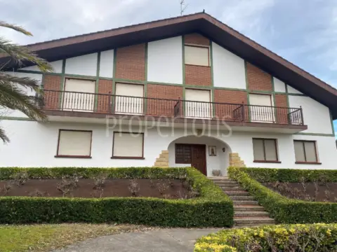 Casa en calle Larrabetzu, nº 8
