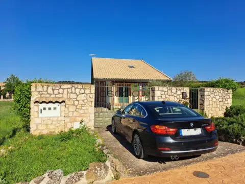 Chalet en Solanillos del Extremo