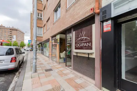 Local comercial en calle de Sancho Ramírez, 3