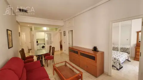 Piso en calle de Brocense, 12