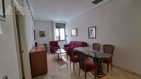 Piso en calle de Brocense, 12