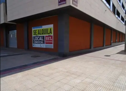 Local comercial en Cascajos-Piqueras
